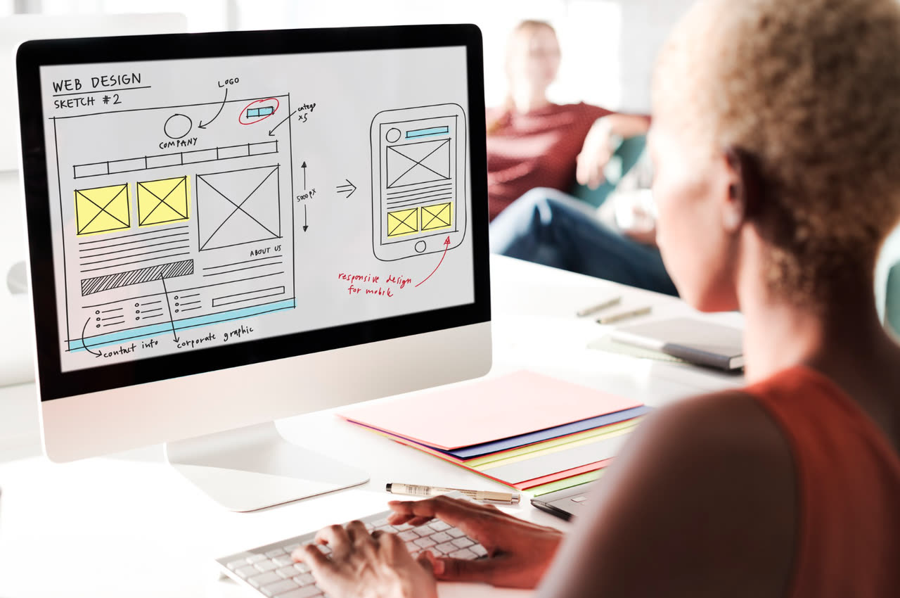 WordPress, Webflow czy dedykowane wdrożenie – co wybrać dla firmy?